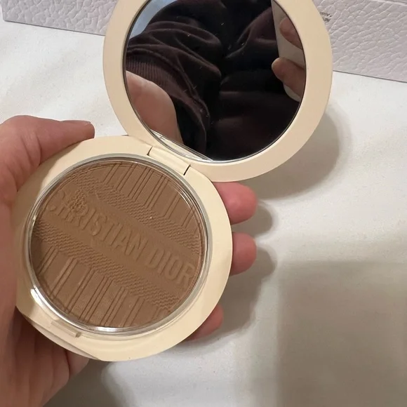 Dior Beige Quilted Leather Compact Mirror with Silver CD Logo - Picture 3 of 5